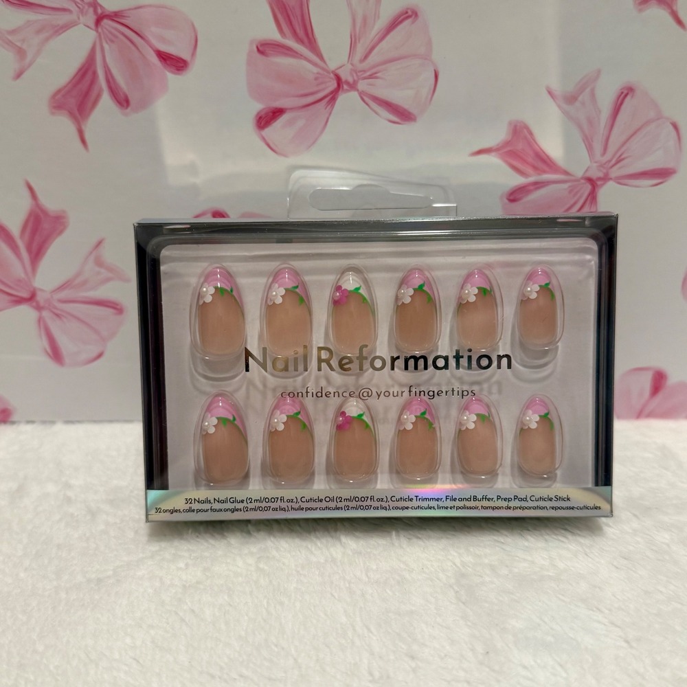 Nail Reformation French‎ Tip Flower Press On Nails Almond Shape Full Cover Nails